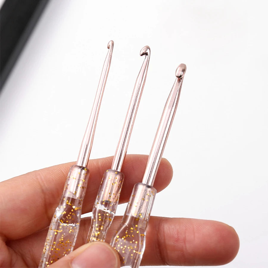 Set de 7 crochets 2 à 5 mm + 30 anneaux marqueurs — Le kit complet de la crocheteuse